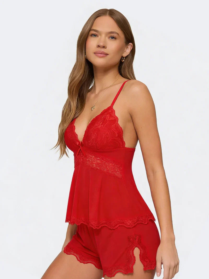 Ensemble pyjama satin Jennie rouge porté